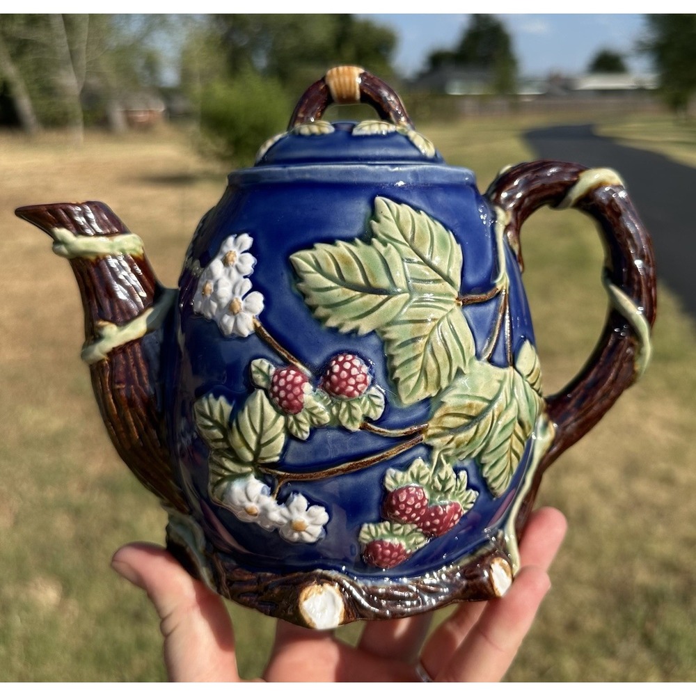 Vintage Ceramic Nouveau Majolica Berry Floral Teapot 1992 Raised Embossed W/ Lid